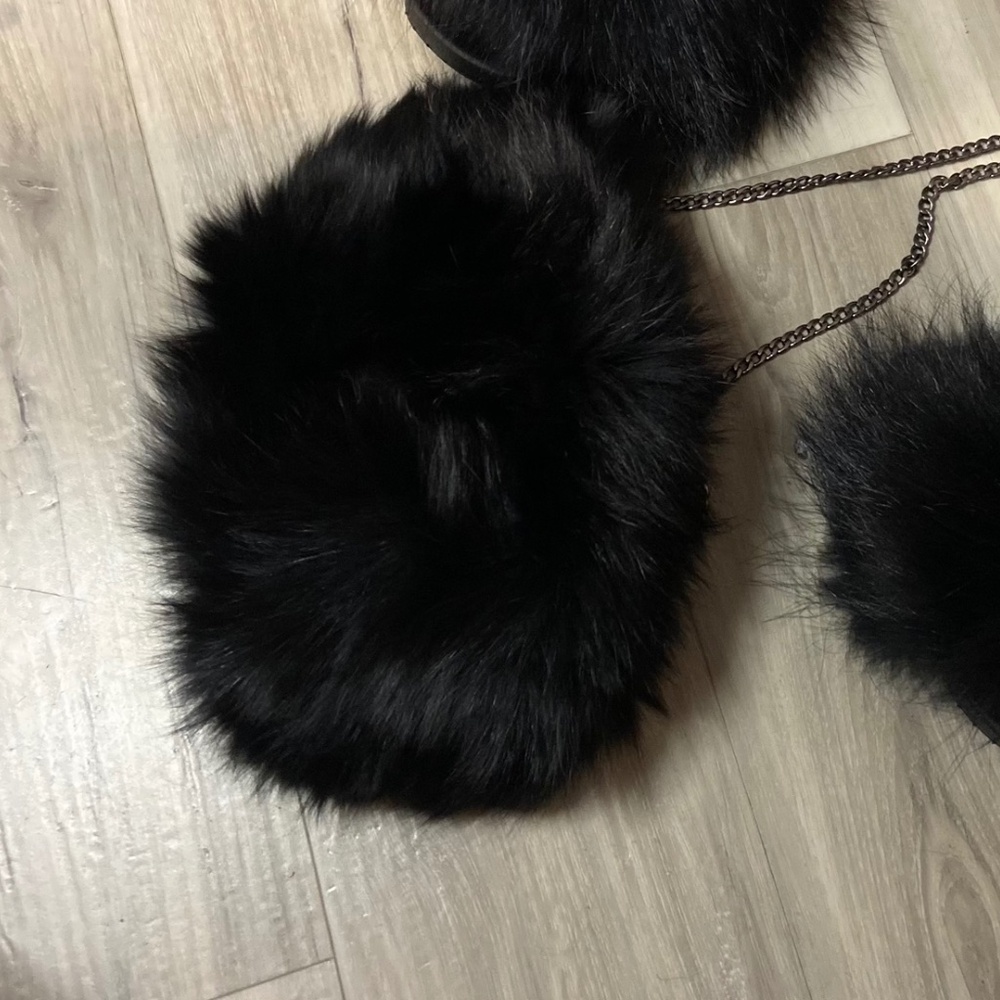 Black Foxy Shoulder Bag with Chan straps